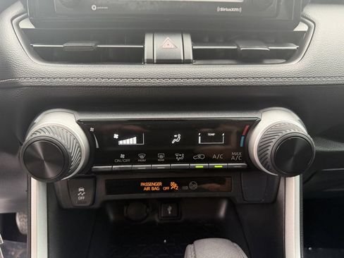 Used 2022 Toyota RAV4 LE image 26