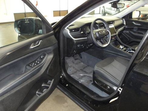 Used 2023 Jeep Grand Cherokee L Laredo w/ Luxury Tech Group I AWD/4WD image 8