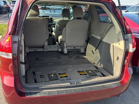Used 2014 Toyota Sienna LE FWD image 18