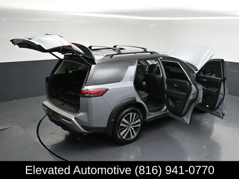 Used 2022 Nissan Pathfinder Platinum w/ Cargo Package AWD/4WD image 37
