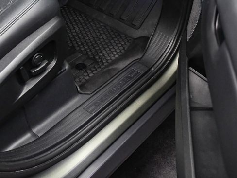 Used 2024 Land Rover Defender 110 S image 44