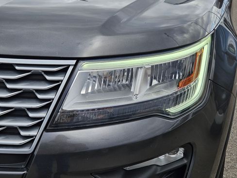 Used 2018 Ford Explorer Platinum image 12