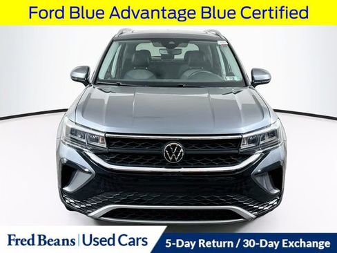 Used 2022 Volkswagen Taos SE w/ Panoramic Sunroof Package AWD/4WD image 2