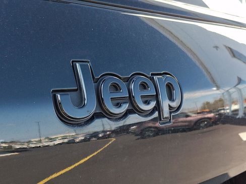 Used 2022 Jeep Grand Cherokee L Laredo image 30