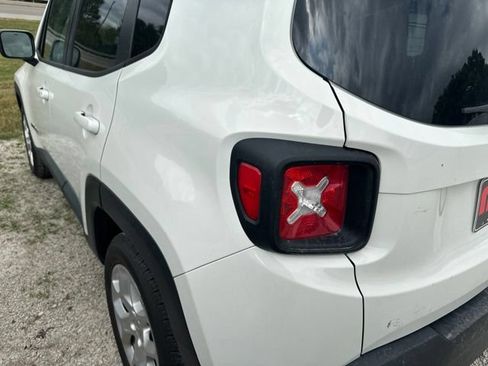Used 2016 Jeep Renegade Latitude FWD image 27