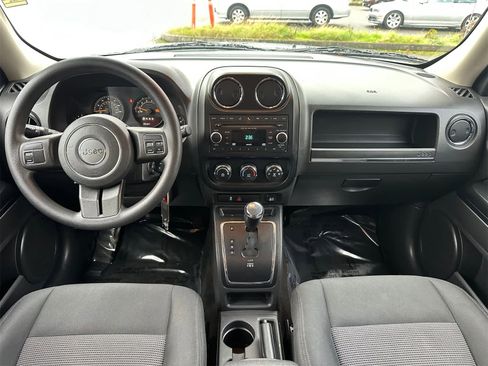 Used 2014 Jeep Patriot Sport w/ Power Value Group image 9