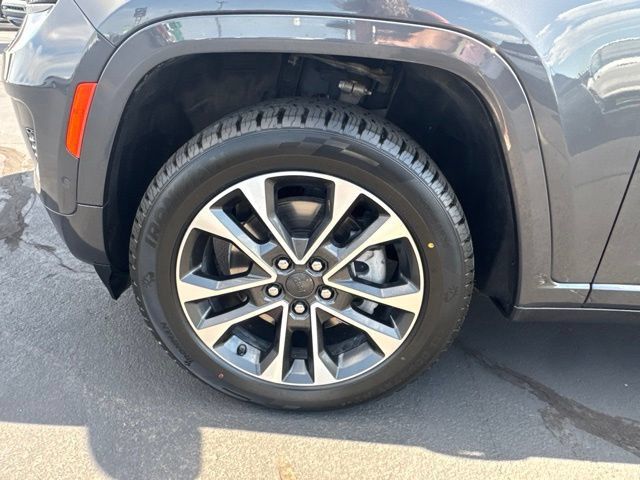 Used 2021 Jeep Grand Cherokee L Overland w/ Luxury Tech Group IV AWD/4WD image 27