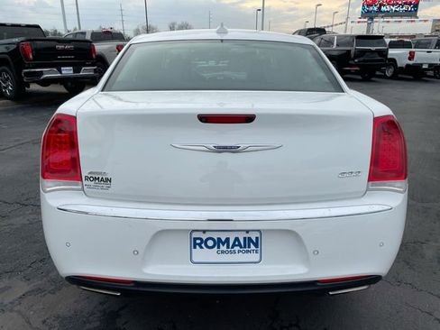 Used 2019 Chrysler 300 Limited w/ Safetytec Plus Group image 4
