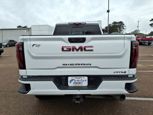 Used 2024 GMC Sierra 2500 AT4 w/ AT4 Premium Plus Package image 4