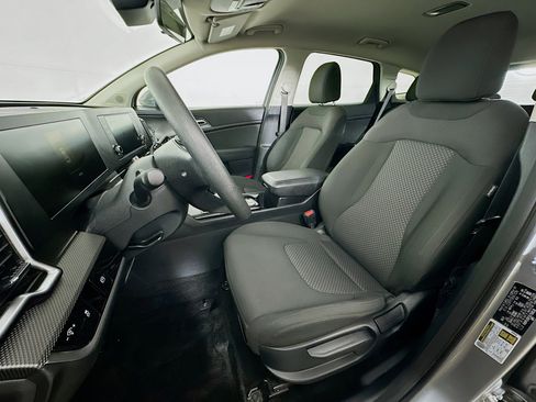 Used 2025 Kia Sportage LX image 13