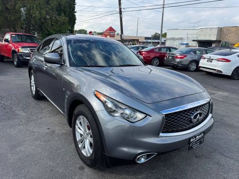 Used 2017 INFINITI QX70 2WD image 2
