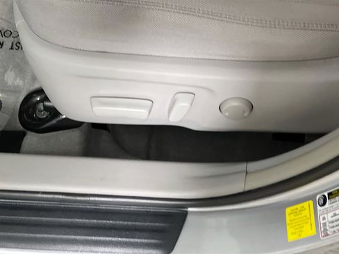 Used 2016 Toyota Camry LE image 16