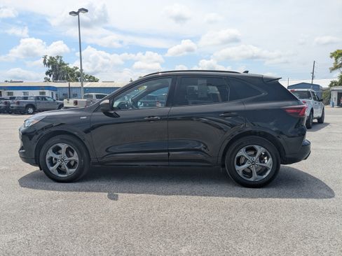 Used 2023 Ford Escape ST-Line w/ Tech Pack #1 AWD/4WD image 7