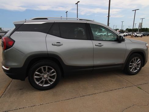 Used 2024 GMC Terrain SLT FWD image 5