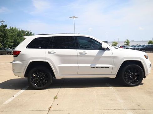 Used 2021 Jeep Grand Cherokee Laredo X AWD/4WD image 5