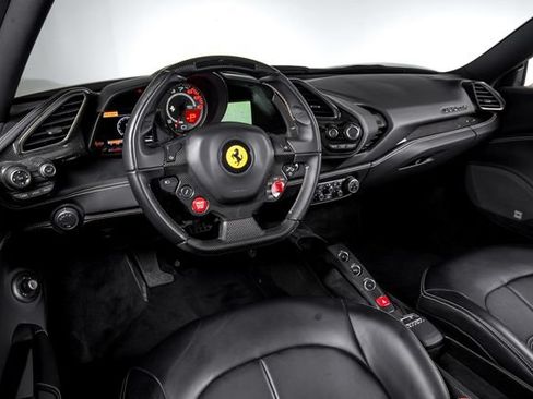 Used 2016 Ferrari 488 GTB RWD image 5