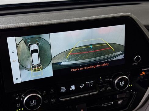 Used 2023 Toyota Highlander L image 12