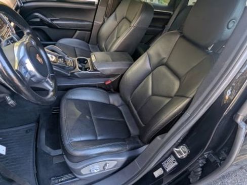 Used 2014 Porsche Cayenne Platinum Edition image 16