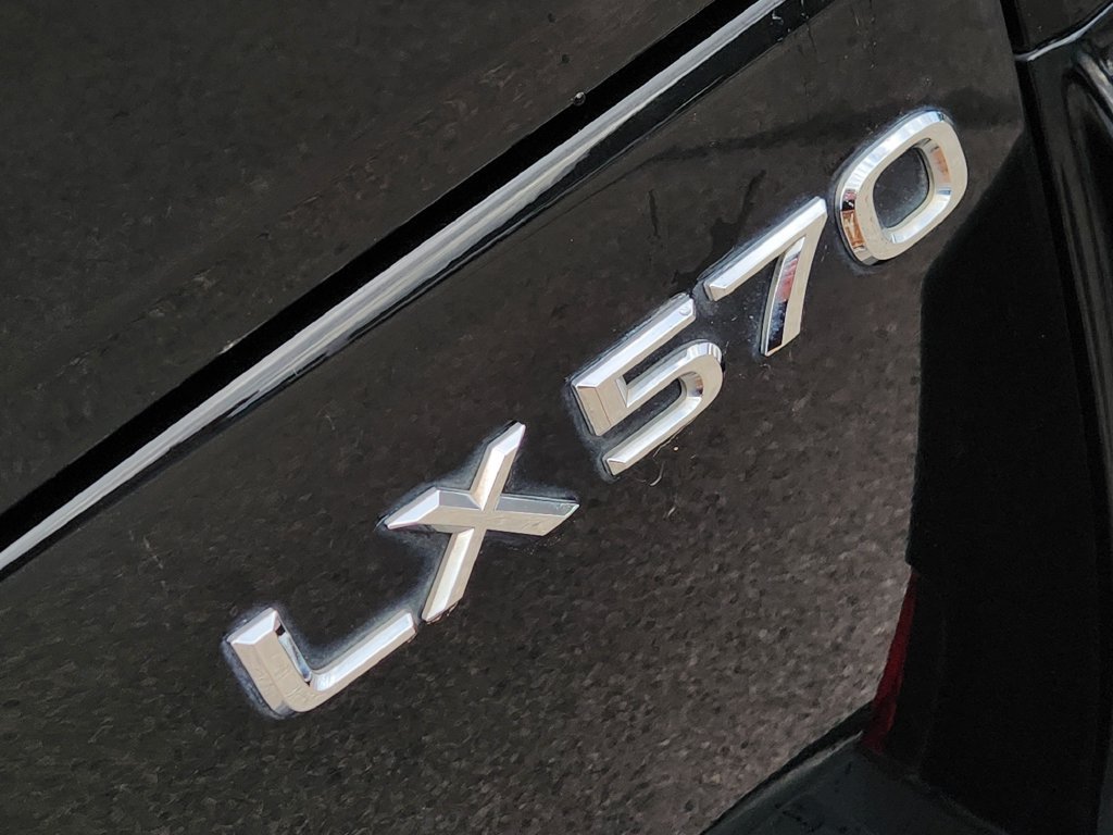 Used 2020 Lexus LX 570 4WD w/ Luxury Package image 12
