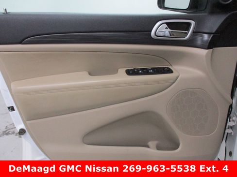 Used 2020 Jeep Grand Cherokee Laredo image 14