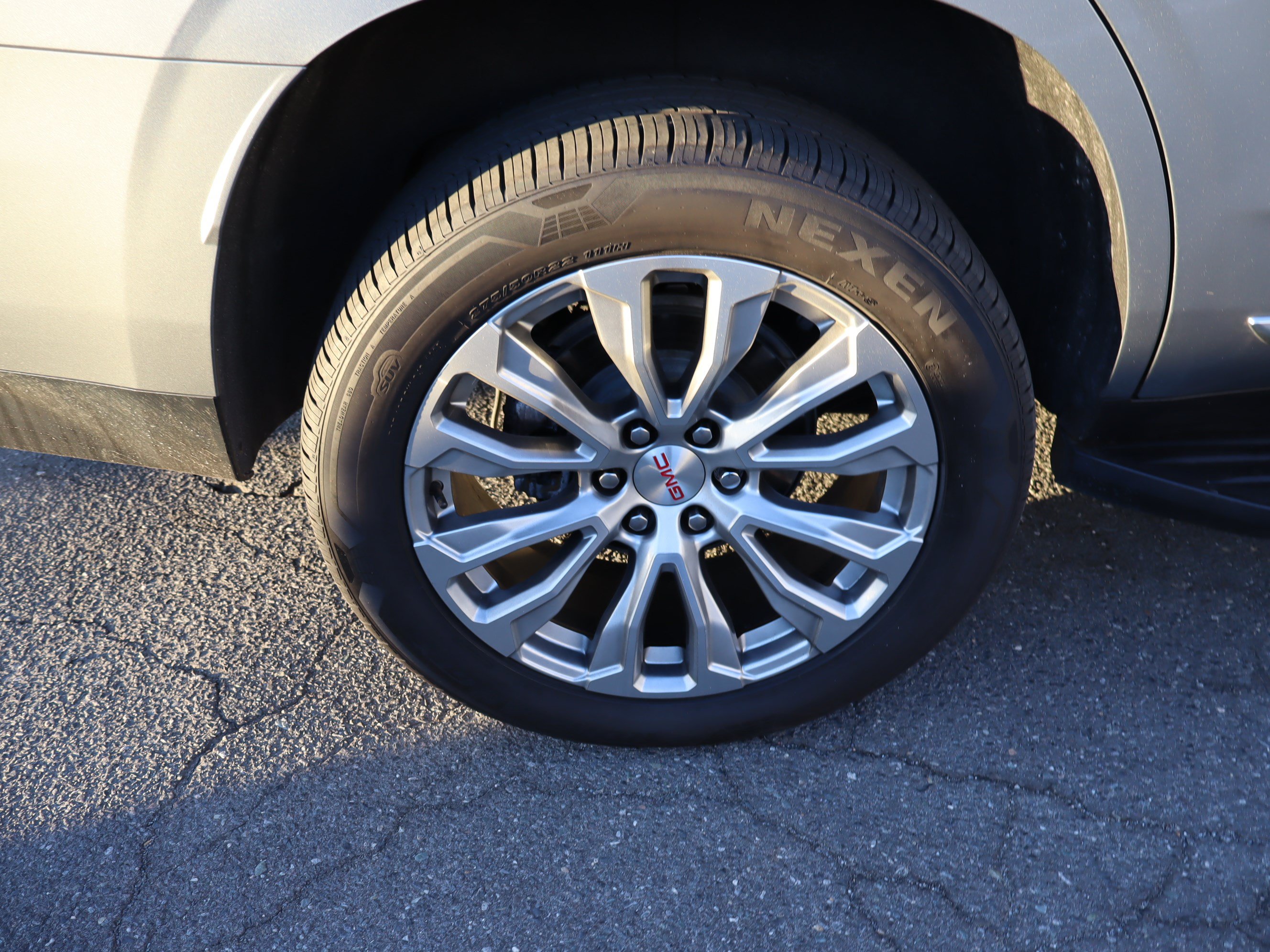Used 2024 GMC Yukon Denali RWD image 40