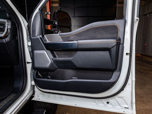 Used 2024 Ford F250 Platinum image 37