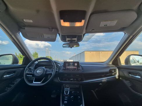 Used 2024 Nissan Rogue SV FWD image 25