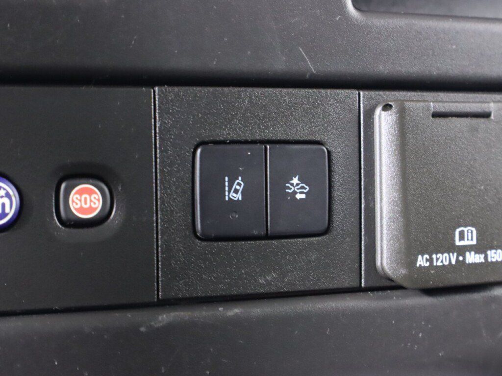 Used 2019 Chevrolet Express 2500 w/ Driver Convenience Package RWD image 23