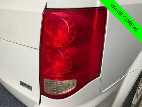 Used 2011 Dodge Grand Caravan Express FWD image 31