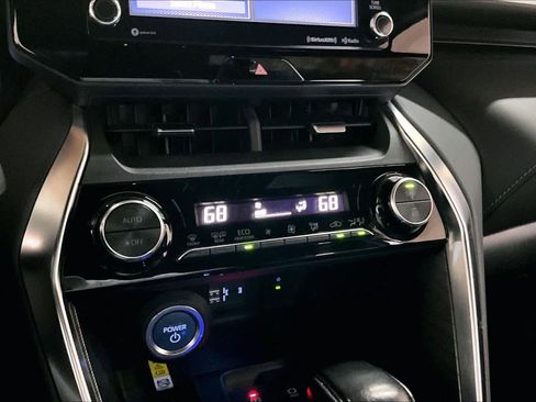 Used 2021 Toyota Venza XLE image 33