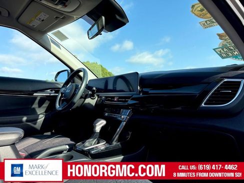 Used 2024 Kia Seltos S AWD/4WD image 19