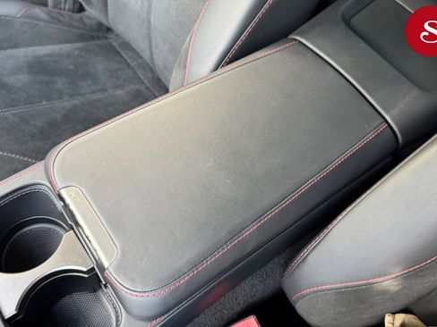 Used 2025 Aston Martin V8 Vantage Coupe RWD image 21