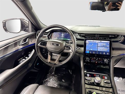 Used 2023 Jeep Grand Cherokee Overland w/ Advanced Protech Group III image 16