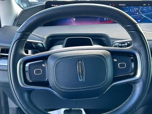 Used 2025 Lincoln Navigator Reserve image 23