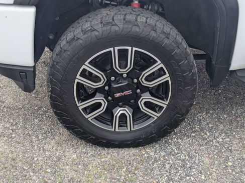 Used 2022 GMC Sierra 2500 AT4 w/ AT4 Preferred Package AWD/4WD image 10