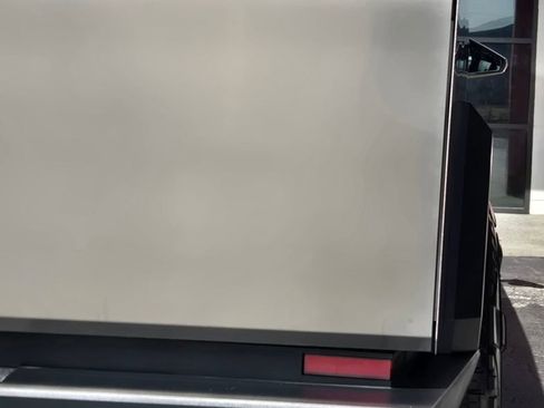 Used 2024 Tesla Cybertruck AWD Crew Cab image 9