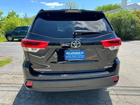 Used 2018 Toyota Highlander Plus w/ Protection Package #3 AWD/4WD image 5