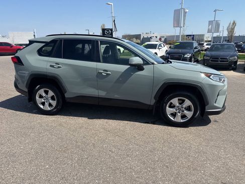 Used 2019 Toyota RAV4 XLE w/ Convenience Package AWD/4WD image 4