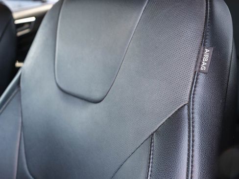 Used 2018 Ford Edge Titanium w/ Equipment Group 301A AWD/4WD image 24