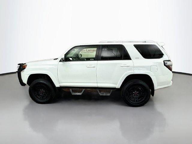 Used 2018 Toyota 4Runner SR5 Premium AWD/4WD image 4