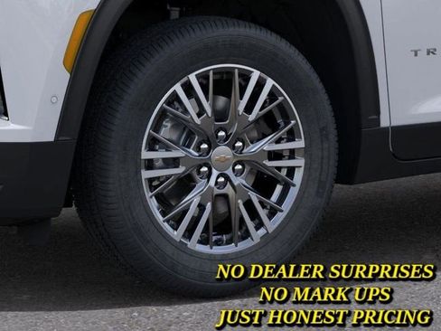 New 2026 Chevrolet Traverse LT w/ Enhanced Driving Package FWD image 9