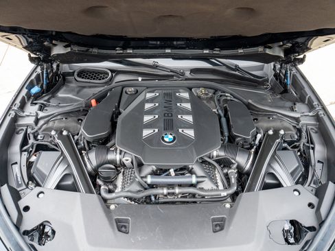 Used 2023 BMW 760i xDrive AWD/4WD image 42