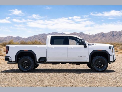 Used 2025 GMC Sierra 2500 AT4 AWD/4WD image 3