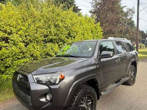 Used 2018 Toyota 4Runner SR5 RWD image 8