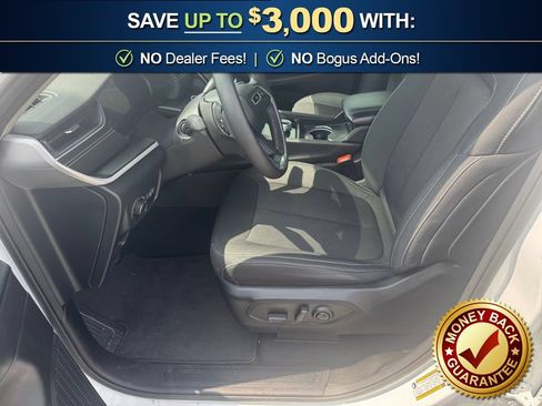 Used 2023 Jeep Grand Cherokee Laredo X RWD image 14