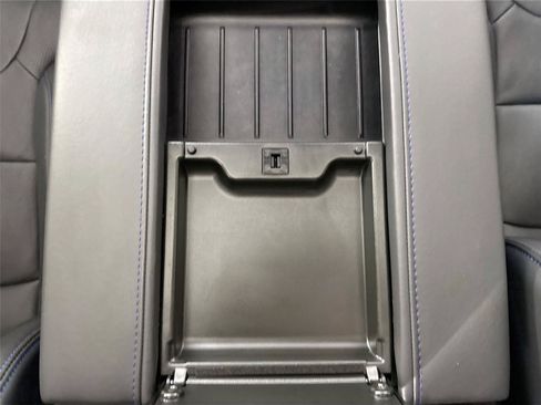 Certified 2025 Toyota Sequoia Platinum AWD/4WD image 36