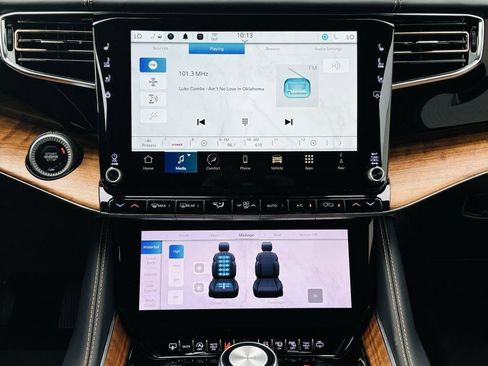 New 2024 Jeep Grand Wagoneer Series III image 24