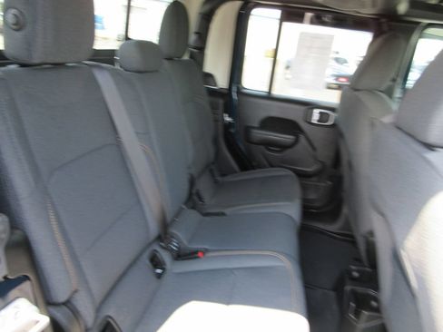 Used 2025 Jeep Gladiator Sport AWD/4WD image 22