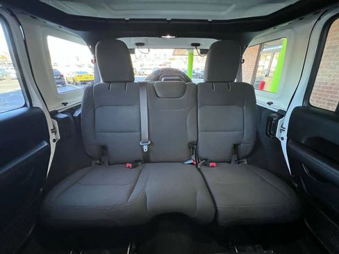 Used 2020 Jeep Wrangler Unlimited Sahara w/ Uconnect 4C Nav & Sound Group AWD/4WD image 15