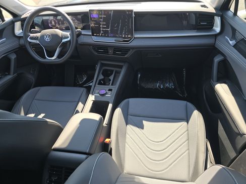 New 2026 Volkswagen Tiguan SE FWD image 18